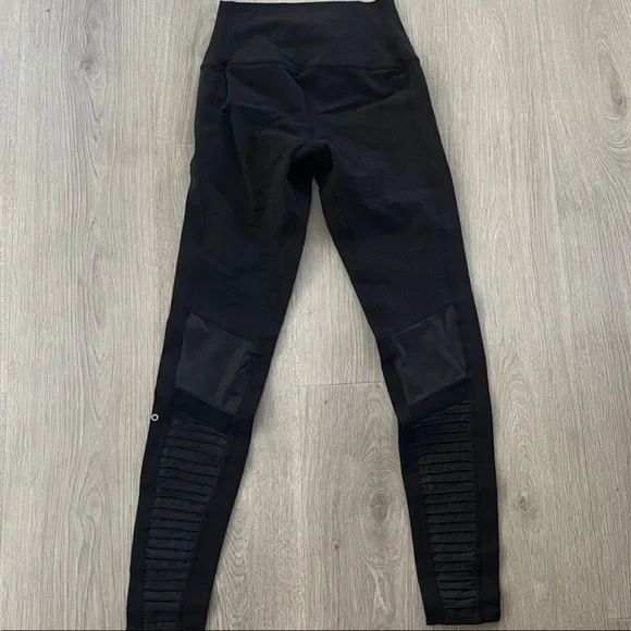 ALO Yoga Black Leggings with Ribbed Accents - Picture 5 of 7